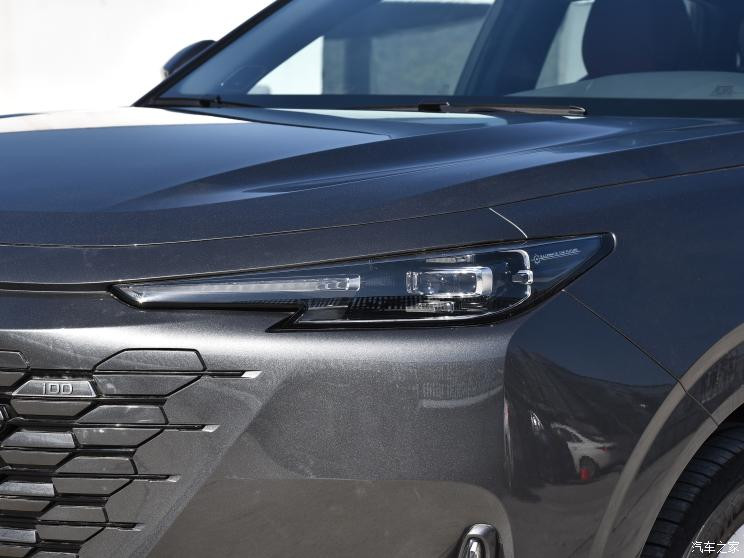 長(zhǎng)安汽車(chē) 長(zhǎng)安UNI-K 智電iDD 2023款 智電iDD 1.5T 135km智趣型