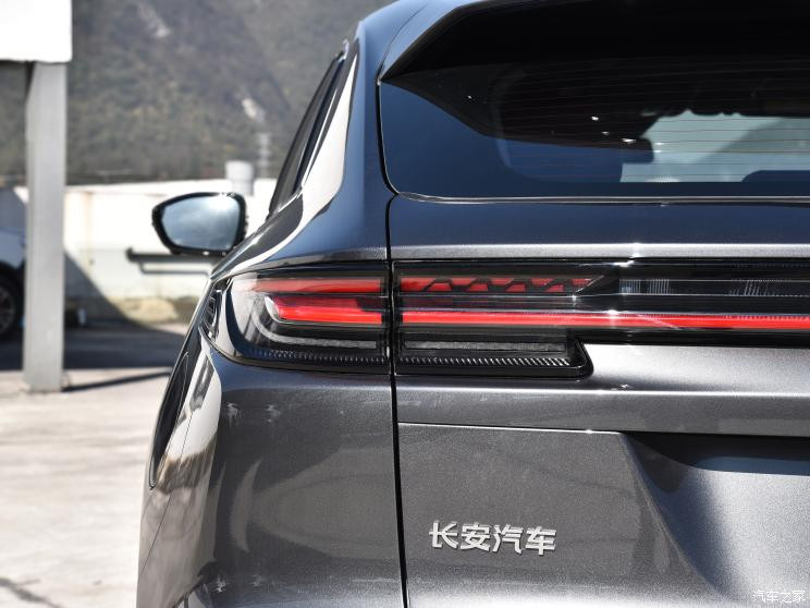 長(zhǎng)安汽車(chē) 長(zhǎng)安UNI-K 智電iDD 2023款 智電iDD 1.5T 135km智趣型