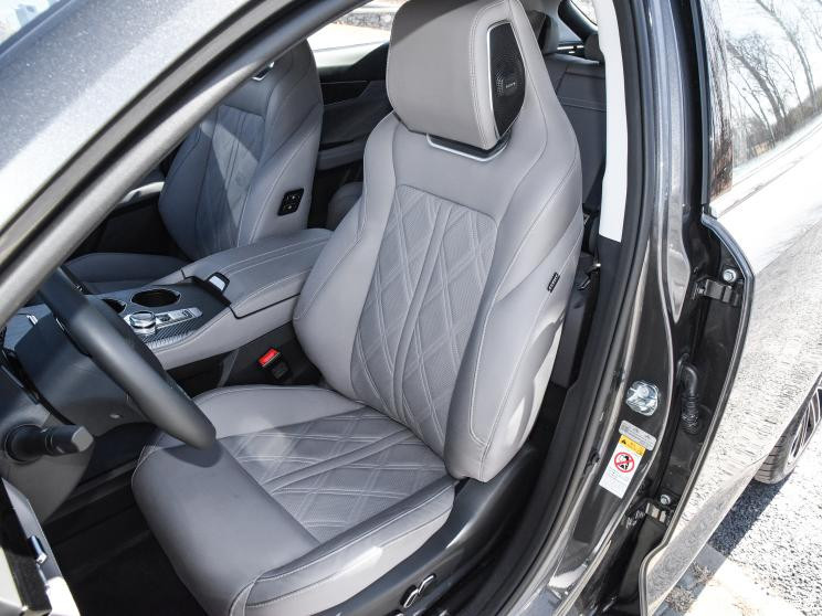 長(zhǎng)安汽車(chē) 長(zhǎng)安UNI-K 智電iDD 2023款 智電iDD 1.5T 135km智領(lǐng)型 