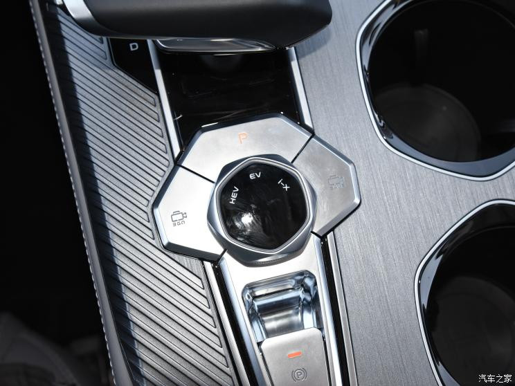 長(zhǎng)安汽車(chē) 長(zhǎng)安UNI-K 智電iDD 2023款 智電iDD 1.5T 135km智領(lǐng)型 