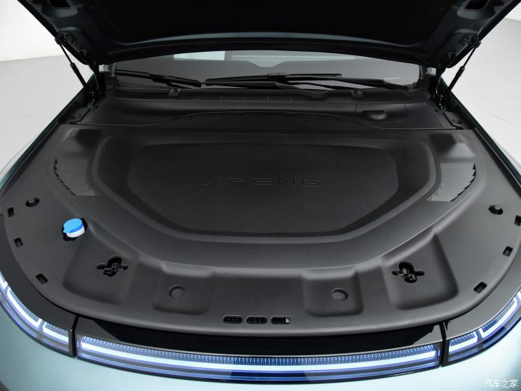 Xpeng Motors Xpeng P7 2023 P7i, полноприводная версия