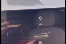 汽车雷达在无人陵园内显示全是人影