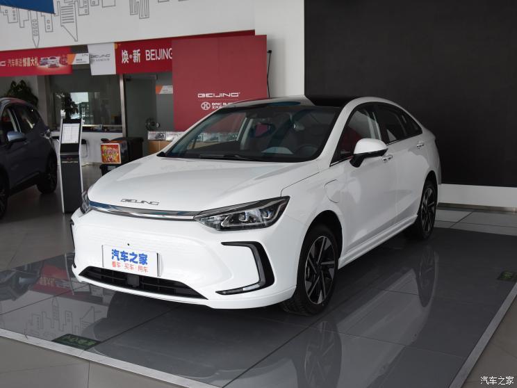 Выпущена в Пекине новая модель EU5 PLUS по цене от 145 900 юаней.