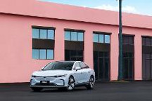 岚图“追光”如何创造优雅与激情