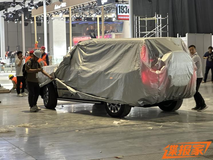 Тур по Шанхайскому автосалону 2023: посмотрите на реальный автомобиль U8