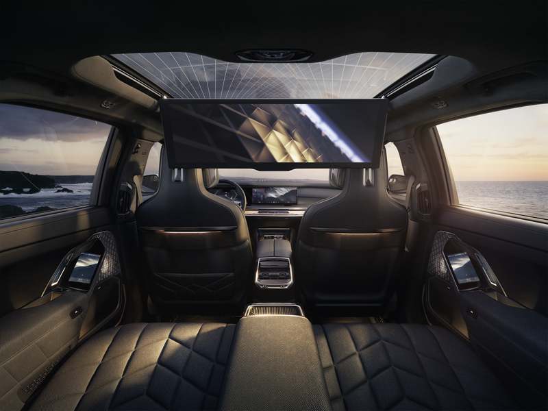 10.創(chuàng)新純電動(dòng)BMW i7 M70L_副本.jpg