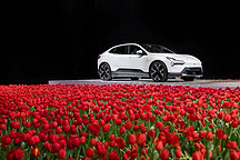 首发亮相的极星4，努力迎合中国市场｜2023上海车展