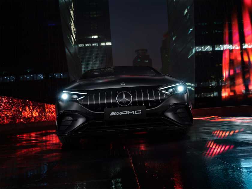 01.全新梅賽德斯-AMG純電EQE 53 4MATIC+于上海車展上市，以100%的純電技術(shù)、100%的AMG駕控基因和100%的豪華體驗(yàn)，“喚醒，電能本能”_副本.jpg