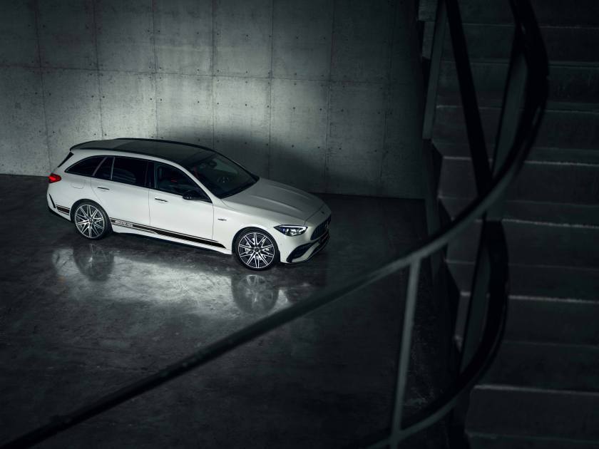 07.全新梅賽德斯-AMG C 43 4MATIC旅行轎車特別版于上海車展上市，以“全擎游獵”之勢(shì)，煥啟街道鋒芒_副本.jpg
