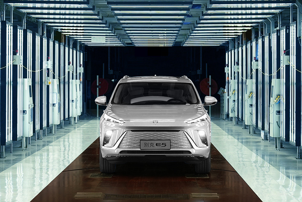8. 武漢基地首款奧特能平臺車型——別克大五座智能純電SUV Electra E5試裝車下線.jpg