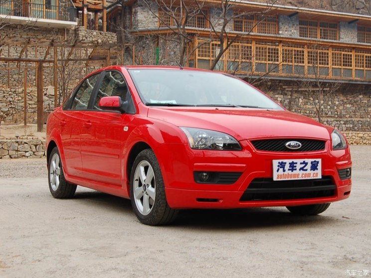 長安福特 福克斯 2005款 三廂 2.0L 手動運(yùn)動版
