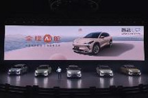 标配“全程AI舱”,智己LS7新增两款车型,价格下探30万以内变相