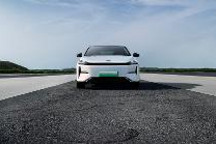 247km/h高环极速、80km/h湿地紧急避险，吉利银河L6发布动态新能