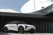 8295芯片首发上车，极越01预售价25.99万元起