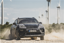 保时捷首款纯电SUV！Macan EV更多信息光：100度跑500公里