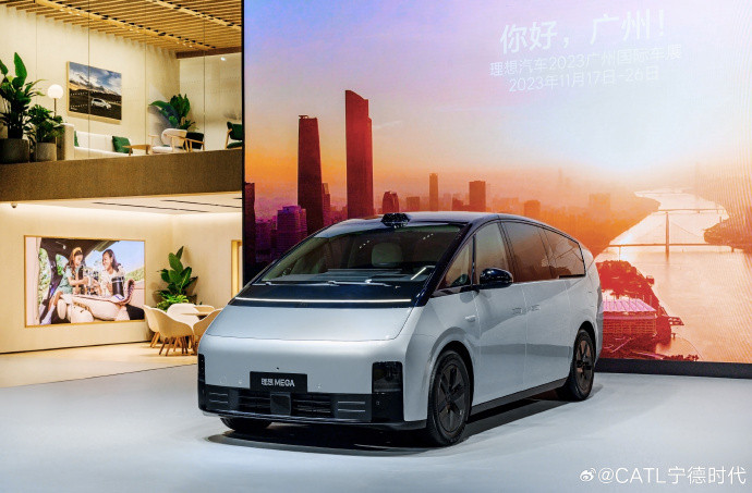 理想MEGA搭載的是與寧德時(shí)代共同研發(fā)的5C電池 圖源：寧德時(shí)代微博