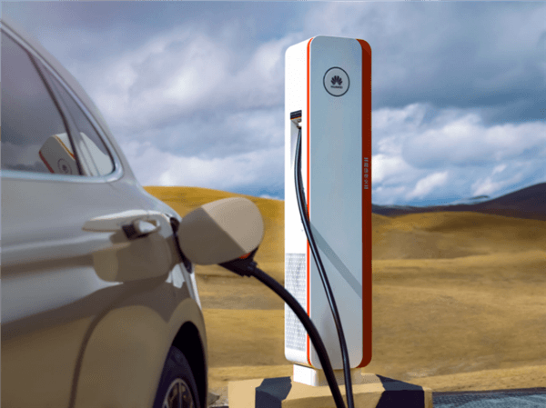 華為600kW全液冷超充樁實測：真“一秒一公里”