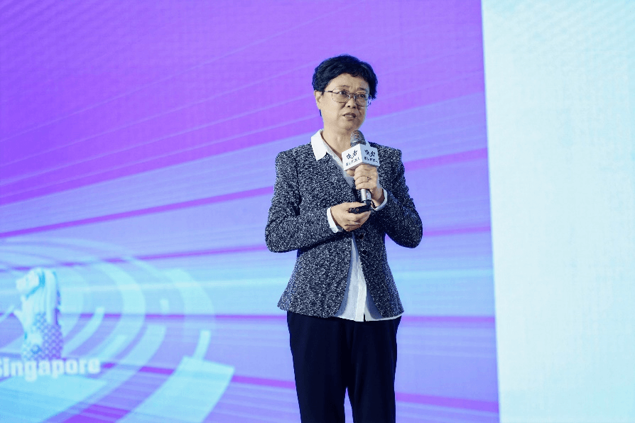移動能源互聯網創新論壇成功舉辦 蠶叢機器人閃耀問世