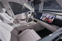 “冰箱彩电”全部上车 哪吒L实车内饰曝光