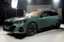 全新BMW i5旅行版实车图曝光 预计将于2月份首发