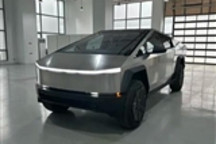 特斯拉Cybertruck定名赛博越野旅行车