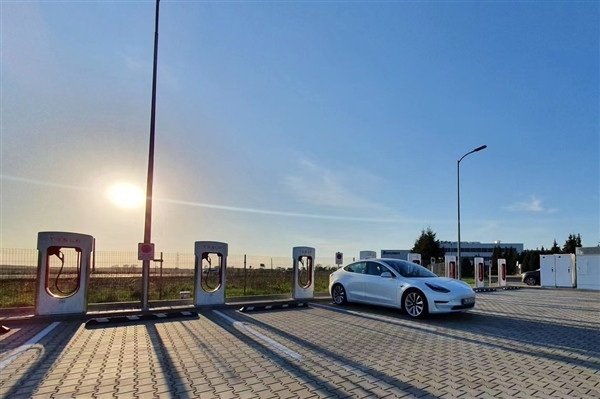 春節(jié)開新能源車回家好不好充電 四川高速：最多66公里就有充電樁