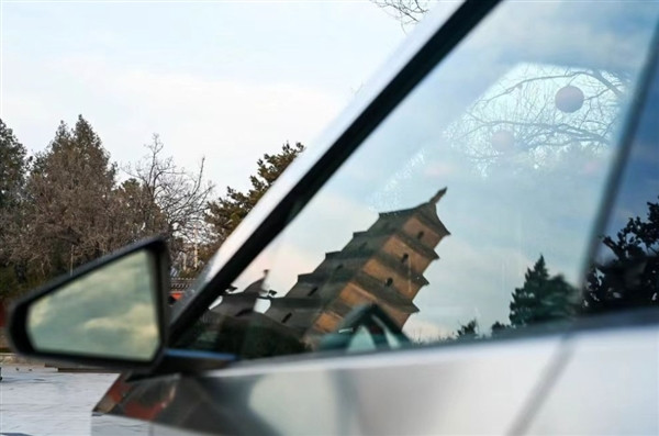 特斯拉Cybertruck現(xiàn)身西安：古城墻下拍照意外和諧