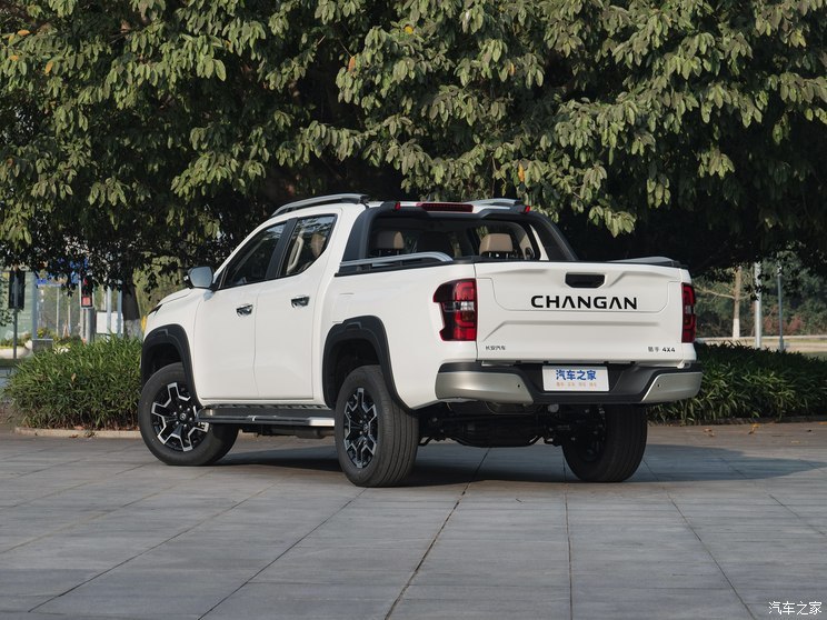 長(zhǎng)安汽車(chē) 長(zhǎng)安獵手 2024款 2.0T 四驅(qū)標(biāo)箱