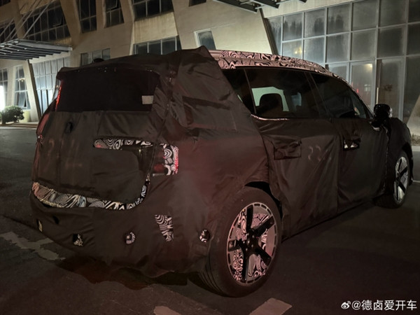 搭載理想同款雙聯(lián)屏：smart全新純電SUV曝光：4月有望首發(fā)亮相