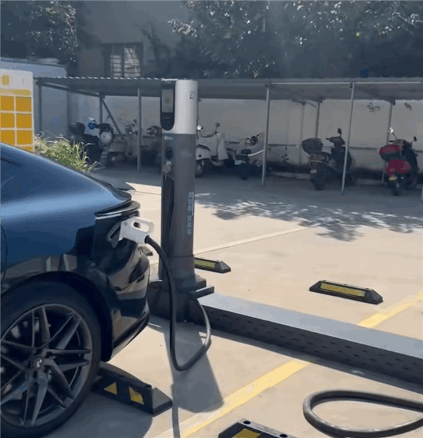 極越CEO夏一平：假期電動(dòng)車沒必要在服務(wù)區(qū)充電 下高速4分鐘充上電