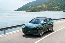 赛力斯蓝电E5 PLUS预售开启,10.98万起,挑战主流家用车市场