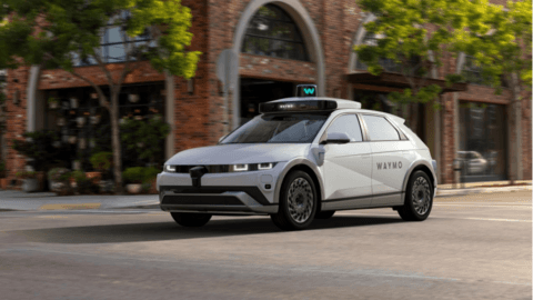 特斯拉上场,Robotaxi又行了?