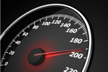 男子驾特斯拉把市区道路当赛道:一路狂飙时速超200km/h