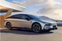 小鹏P7+成三合一新物种：轿跑姿态、SUV空间、MPV的舒适性