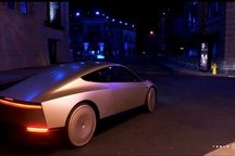 特斯拉Cybercab亮相：無(wú)人駕駛出租車時(shí)代或?qū)⒌絹?lái)