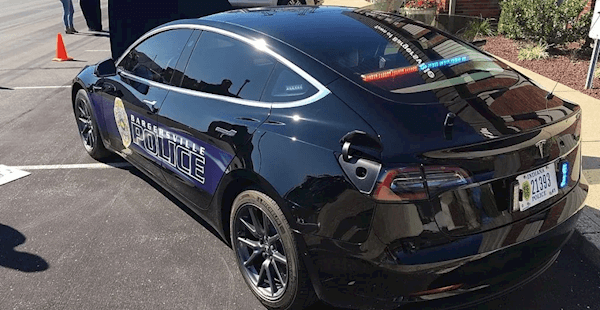 空間狹小性能不佳！美國加州特斯拉警車遭到吐槽