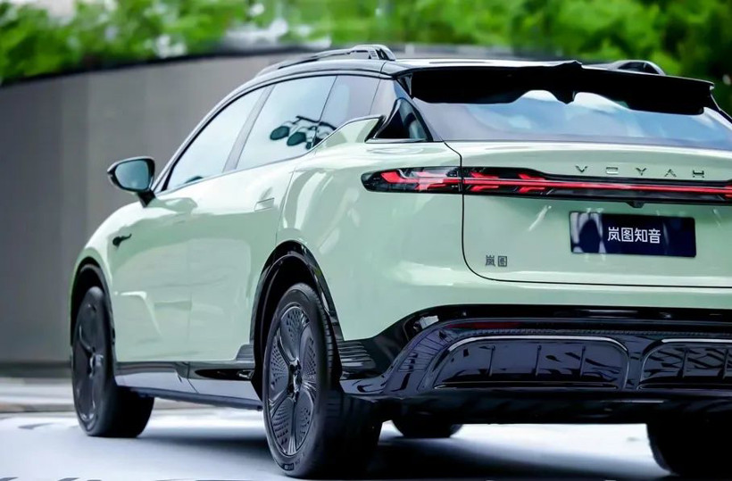 嵐圖汽車，一邊聽勸，一邊堅(jiān)持