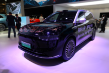 问界三车亮相巴黎车展，智能驾驶与豪华配置成焦点