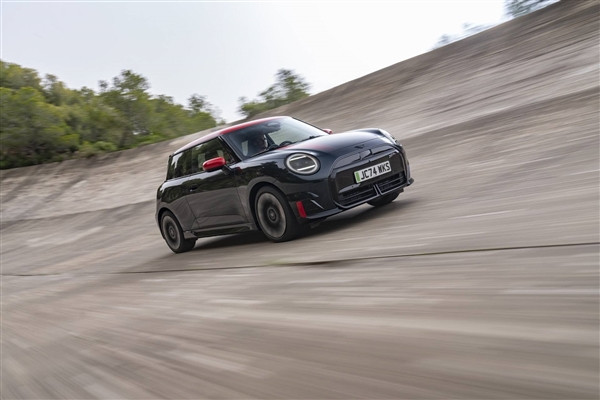 MINI純電JCW