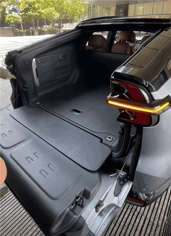一車能當三車用！長安啟源E07實車展示：轎車、SUV、皮卡三合一