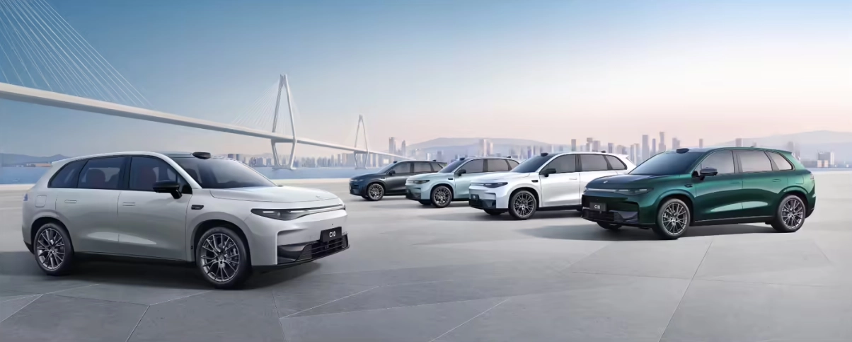 零跑C10新OTA升級：記憶泊車、無麥K歌等15項(xiàng)功能亮相