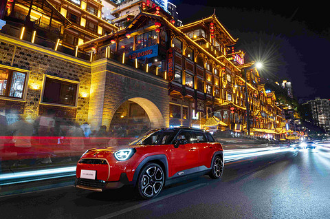 热销神话!20万上车顶配电动MINI,个性颜值引领潮流
