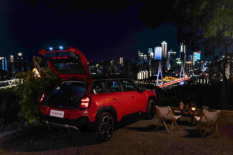 热销神话!20万上车顶配电动MINI,个性颜值引领潮流