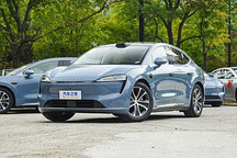 鴻蒙智行10月全系交付新車41643輛 32個月累計交付新車50萬輛
