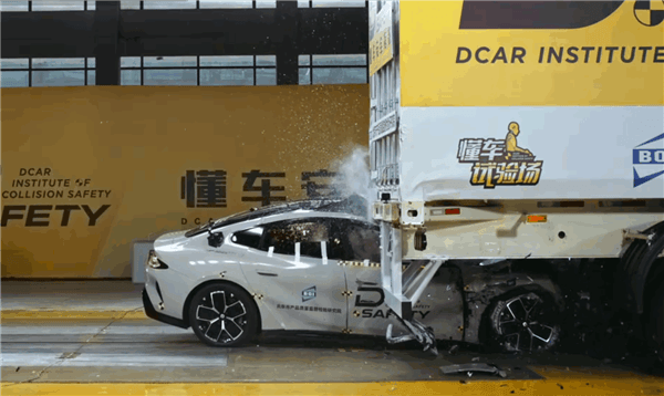 小米SU7碰撞測試車身超硬：卡車鉆底中第一個沒斷A柱的國產車