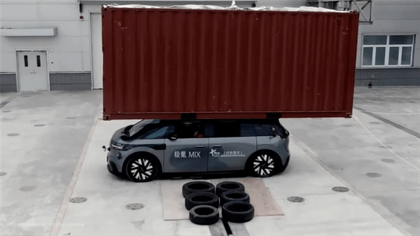 極氪MIX無(wú)B柱設(shè)計(jì)大揭秘：車(chē)門(mén)內(nèi)置超強(qiáng)鋼柱 單根承重20噸