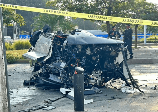 特斯拉Cybertruck遭遇嚴重事故完全撞變形：車內人員幸存