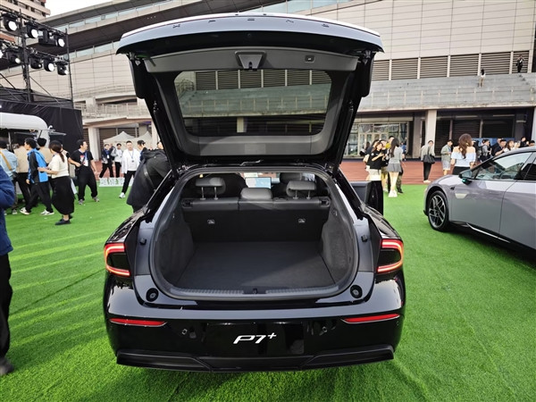 迄今空間最大、最節(jié)能的5米純電轎車 小鵬P7+上市：18.68萬起