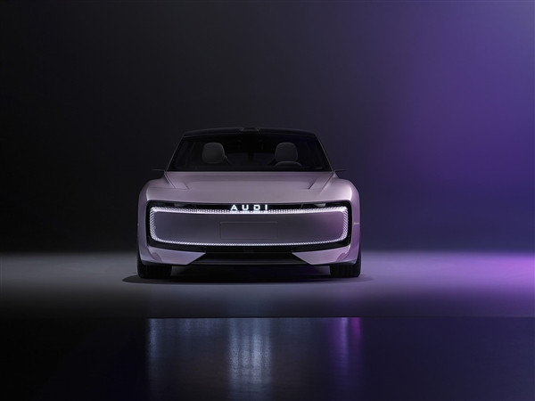 奧迪上汽聯(lián)合打造 新品牌AUDI首車(chē)亮相：不能掛四個(gè)圈