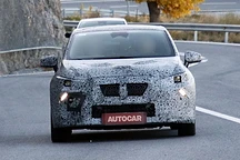 雷诺Clio新车型曝光：混合动力系统加持，外观设计全面升级